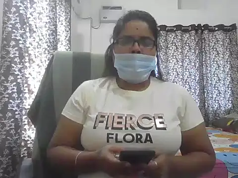 Snapshot of gyanvi1 chatting on 11/12/25, 06:28 gyanvi1 online show from 11/12/25, 06:28