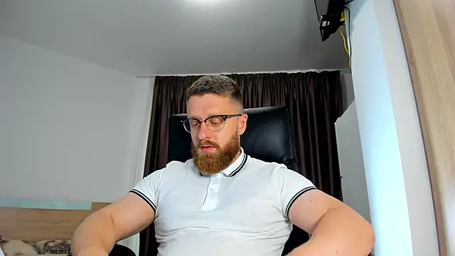 Snapshot of Findom_guy chatting on 06/03/26, 03:17 Findom guy online show from 06/03/26, 03:17