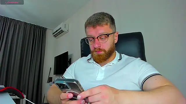 Snapshot of Findom_guy chatting on 03/26/26, 12:25 Findom guy online show from 03/26/26, 12:25