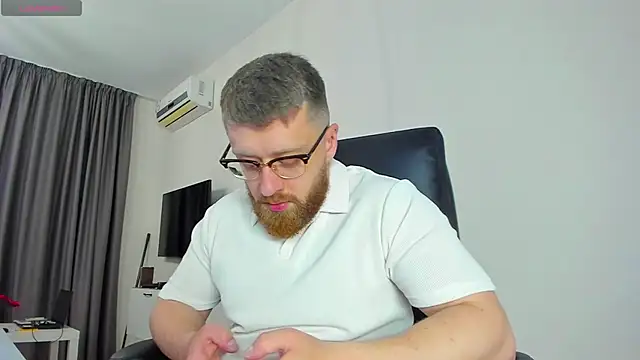 Snapshot of Findom_guy chatting on 03/30/26, 03:02 Findom guy online show from 03/30/26, 03:02