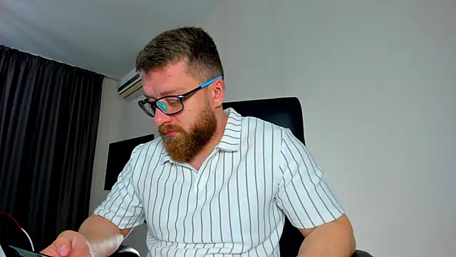 Snapshot of Findom_guy chatting on 05/10/26, 10:41 Findom guy online show from 05/10/26, 10:41