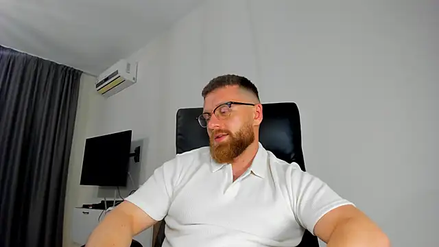 Snapshot of Findom_guy chatting on 04/26/26, 11:57 Findom guy online show from 04/26/26, 11:57