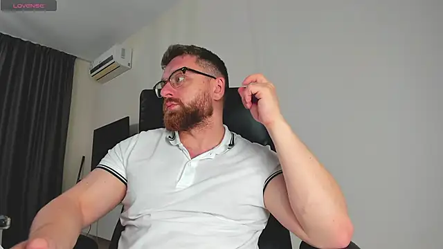 Snapshot of Findom_guy chatting on 03/13/26, 08:47 Findom guy online show from 03/13/26, 08:47