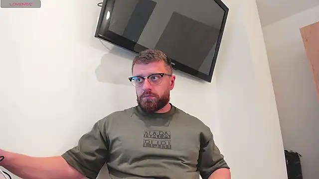 Snapshot of Findom_guy chatting on 02/24/26, 12:11 Findom guy online show from 02/24/26, 12:11