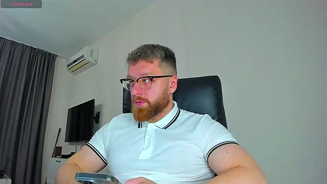 Snapshot of Findom_guy chatting on 03/22/26, 12:07 Findom guy online show from 03/22/26, 12:07