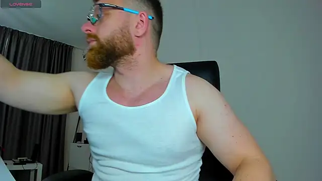 Snapshot of Findom_guy chatting on 03/27/26, 10:49 Findom guy online show from 03/27/26, 10:49