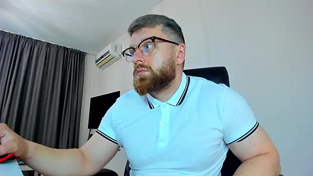Snapshot of Findom_guy chatting on 04/07/26, 12:29 Findom guy online show from 04/07/26, 12:29