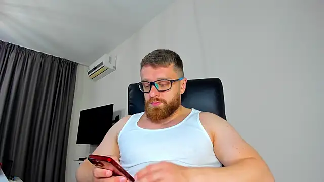 Snapshot of Findom_guy chatting on 04/18/26, 04:09 Findom guy online show from 04/18/26, 04:09
