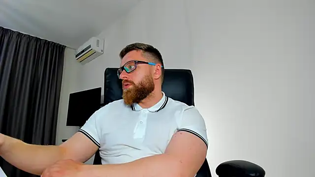 Snapshot of Findom_guy chatting on 05/06/26, 04:55 Findom guy online show from 05/06/26, 04:55