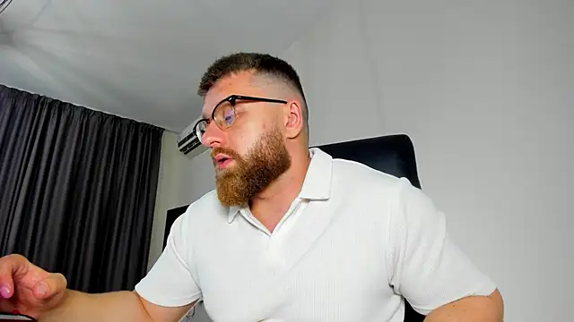 Snapshot of Findom_guy chatting on 05/19/26, 05:42 Findom guy online show from 05/19/26, 05:42