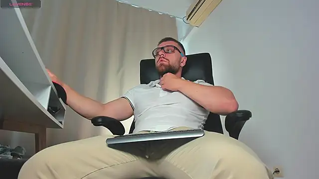 Findom guy online show from 10/17/25, 01:02