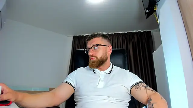 Snapshot of Findom_guy chatting on 06/14/26, 11:11 Findom guy online show from 06/14/26, 11:11