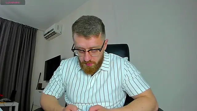 Snapshot of Findom_guy chatting on 03/29/26, 03:02 Findom guy online show from 03/29/26, 03:02