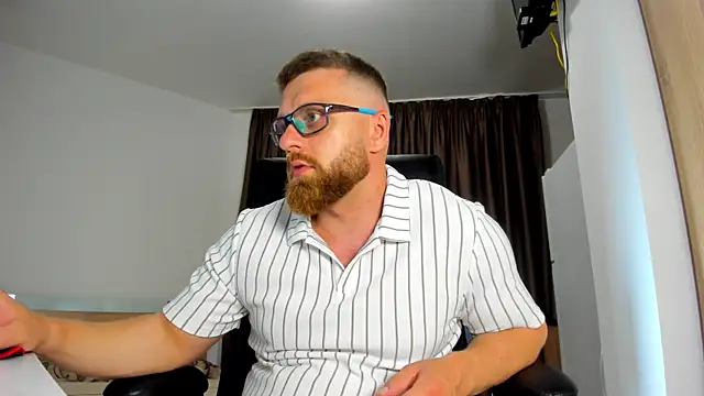 Snapshot of Findom_guy chatting on 06/08/26, 04:29 Findom guy online show from 06/08/26, 04:29