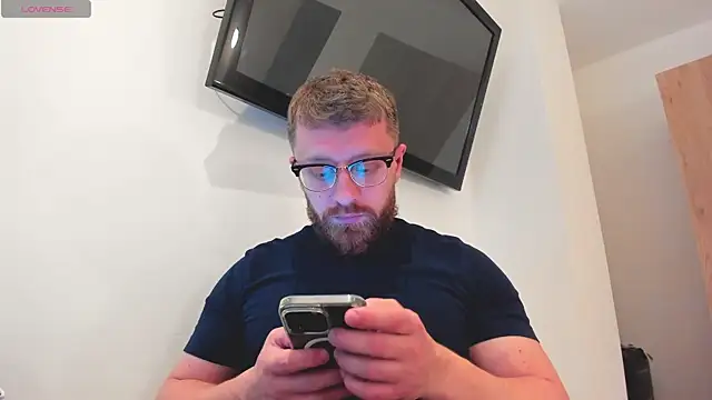 Snapshot of Findom_guy chatting on 02/25/26, 02:12 Findom guy online show from 02/25/26, 02:12