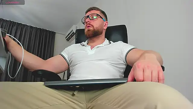 Snapshot of Findom_guy chatting on 02/11/26, 12:38 Findom guy online show from 02/11/26, 12:38