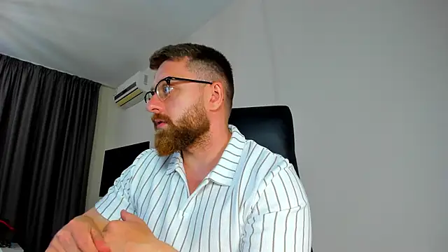 Snapshot of Findom_guy chatting on 04/23/26, 03:02 Findom guy online show from 04/23/26, 03:02
