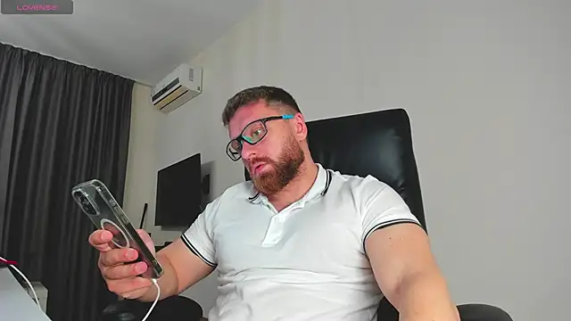 Snapshot of Findom_guy chatting on 03/14/26, 10:10 Findom guy online show from 03/14/26, 10:10