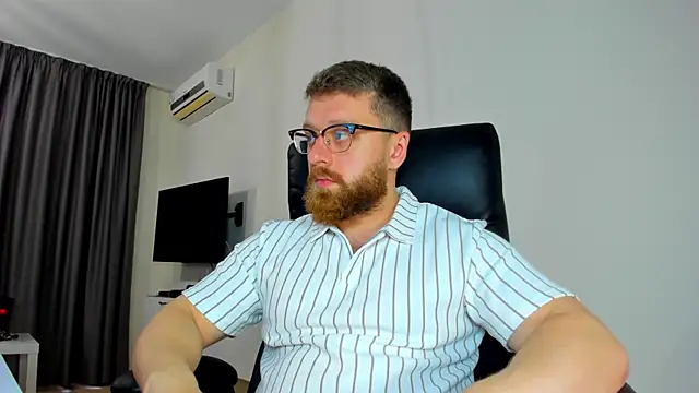 Snapshot of Findom_guy chatting on 04/11/26, 09:46 Findom guy online show from 04/11/26, 09:46