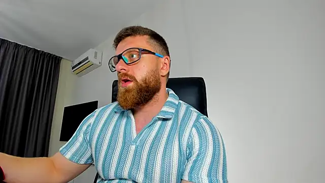 Snapshot of Findom_guy chatting on 05/07/26, 06:22 Findom guy online show from 05/07/26, 06:22