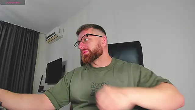 Snapshot of Findom_guy chatting on 03/17/26, 10:07 Findom guy online show from 03/17/26, 10:07