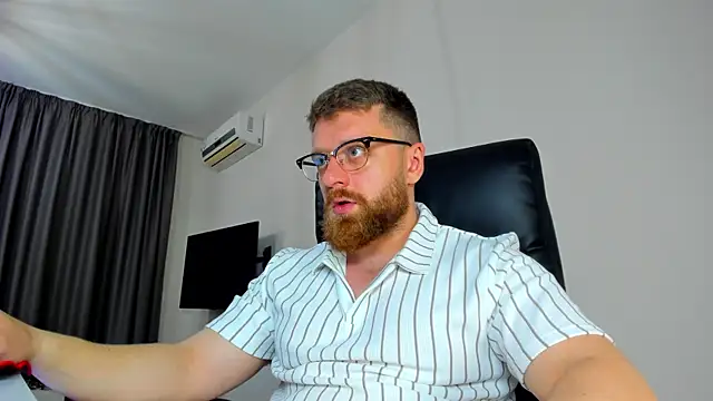 Snapshot of Findom_guy chatting on 04/21/26, 12:01 Findom guy online show from 04/21/26, 12:01