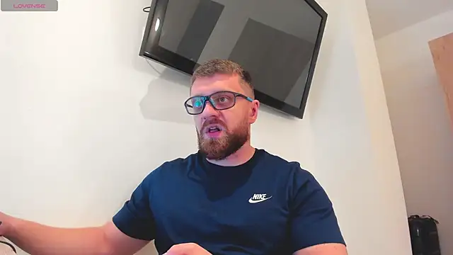 Snapshot of Findom_guy chatting on 02/20/26, 09:39 Findom guy online show from 02/20/26, 09:39