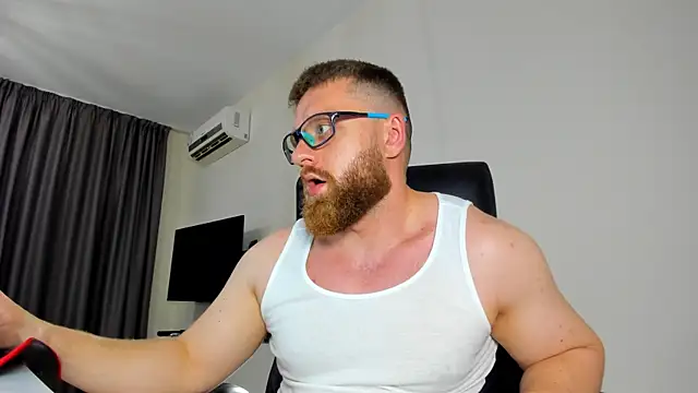 Snapshot of Findom_guy chatting on 05/21/26, 05:54 Findom guy online show from 05/21/26, 05:54