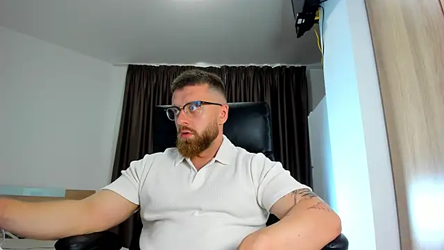 Snapshot of Findom_guy chatting on 06/11/26, 10:23 Findom guy online show from 06/11/26, 10:23