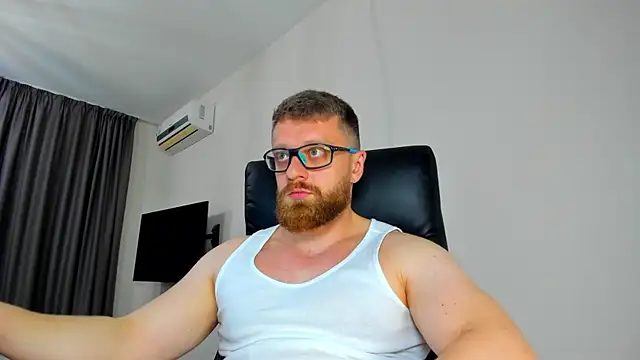 Snapshot of Findom_guy chatting on 04/18/26, 07:07 Findom guy online show from 04/18/26, 07:07