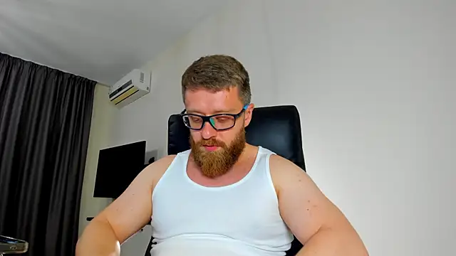 Snapshot of Findom_guy chatting on 05/15/26, 05:22 Findom guy online show from 05/15/26, 05:22