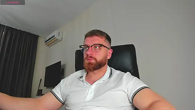 Snapshot of Findom_guy chatting on 03/18/26, 11:13 Findom guy online show from 03/18/26, 11:13