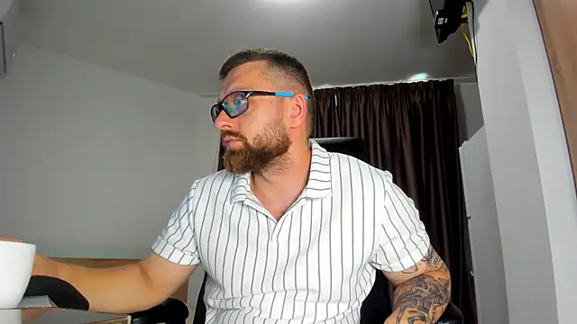 Snapshot of Findom_guy chatting on 07/14/26, 03:18 Findom guy online show from 07/14/26, 03:18