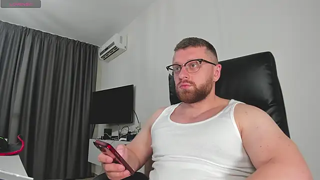 Snapshot of Findom_guy chatting on 01/15/26, 10:29 Findom guy online show from 01/15/26, 10:29