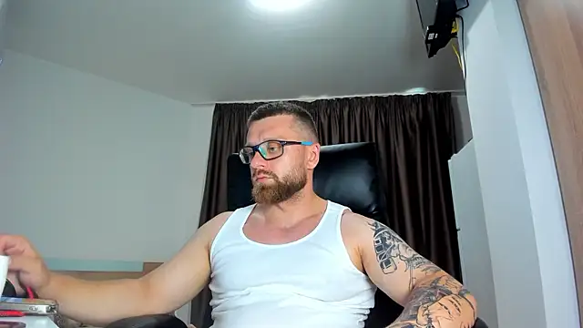Snapshot of Findom_guy chatting on 07/10/26, 04:07 Findom guy online show from 07/10/26, 04:07