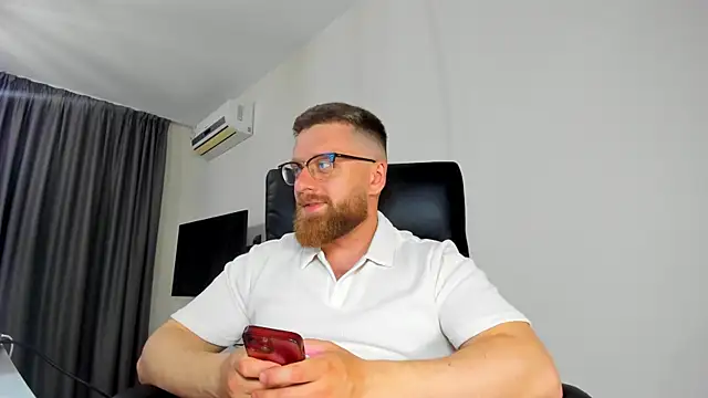Snapshot of Findom_guy chatting on 04/25/26, 06:27 Findom guy online show from 04/25/26, 06:27