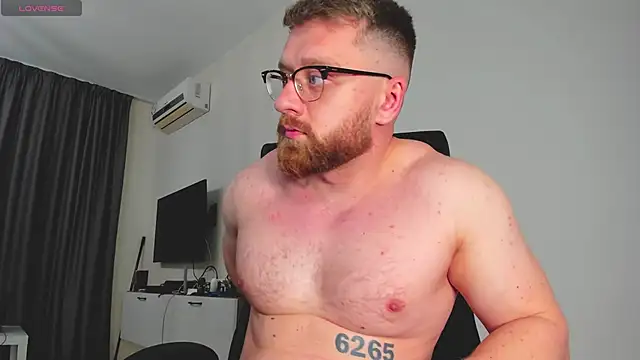 Snapshot of Findom_guy chatting on 03/17/26, 10:13 Findom guy online show from 03/17/26, 10:13