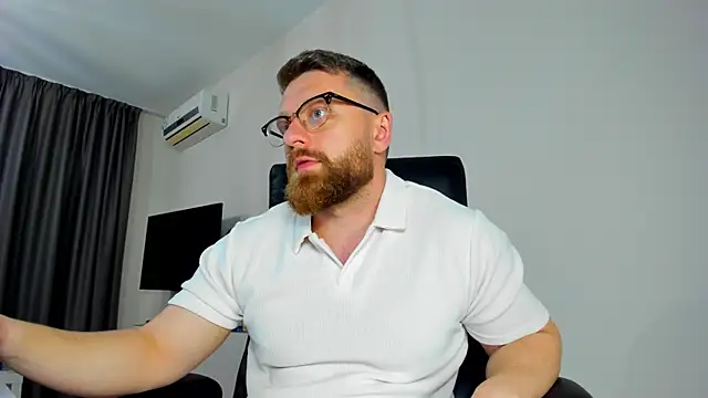 Snapshot of Findom_guy chatting on 04/17/26, 03:37 Findom guy online show from 04/17/26, 03:37