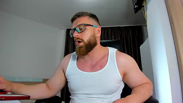 Snapshot of Findom_guy chatting on 06/02/26, 04:07 Findom guy online show from 06/02/26, 04:07