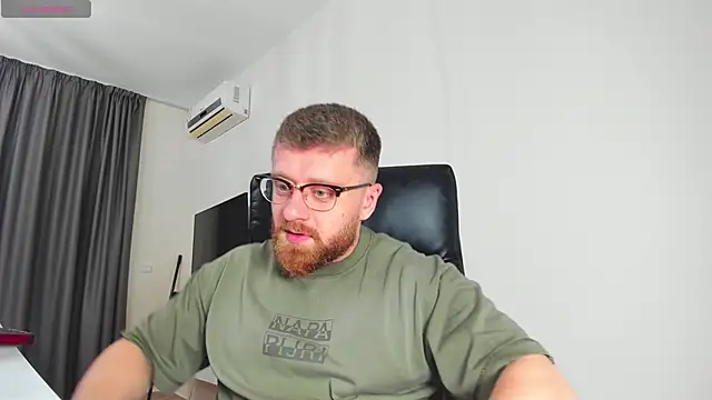 Snapshot of Findom_guy chatting on 03/07/26, 11:16 Findom guy online show from 03/07/26, 11:16