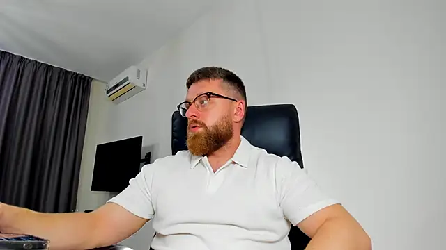 Snapshot of Findom_guy chatting on 05/04/26, 05:16 Findom guy online show from 05/04/26, 05:16