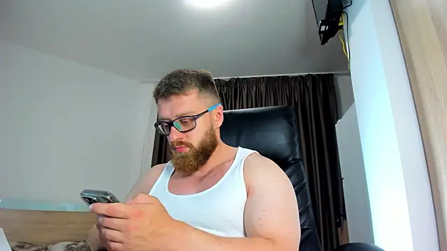 Snapshot of Findom_guy chatting on 06/06/26, 04:56 Findom guy online show from 06/06/26, 04:56