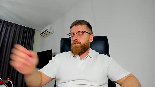 Snapshot of Findom_guy chatting on 05/08/26, 05:28 Findom guy online show from 05/08/26, 05:28