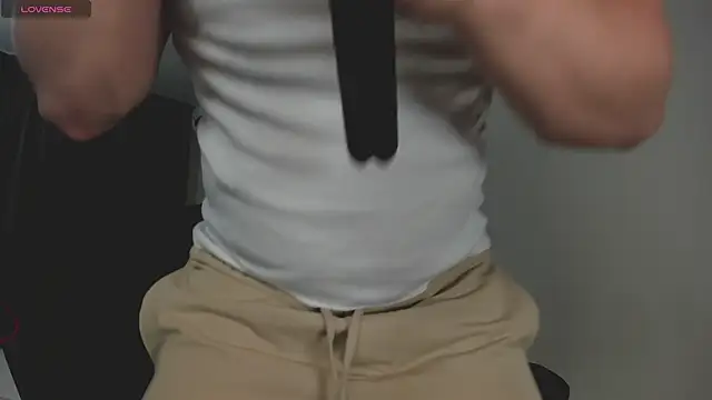 Snapshot of Findom_guy chatting on 01/15/26, 10:35 Findom guy online show from 01/15/26, 10:35