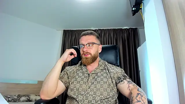 Snapshot of Findom_guy chatting on 06/18/26, 04:23 Findom guy online show from 06/18/26, 04:23