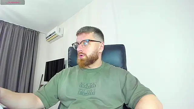 Snapshot of Findom_guy chatting on 04/01/26, 10:38 Findom guy online show from 04/01/26, 10:38