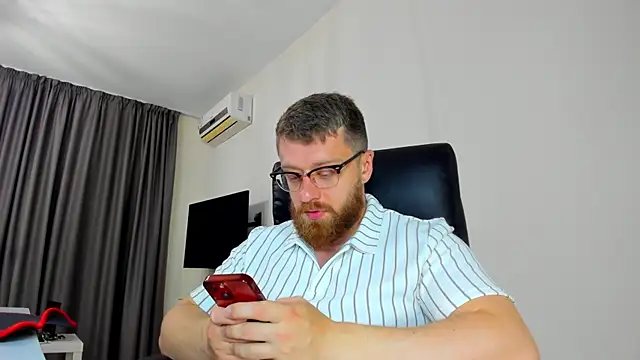Snapshot of Findom_guy chatting on 04/08/26, 03:24 Findom guy online show from 04/08/26, 03:24