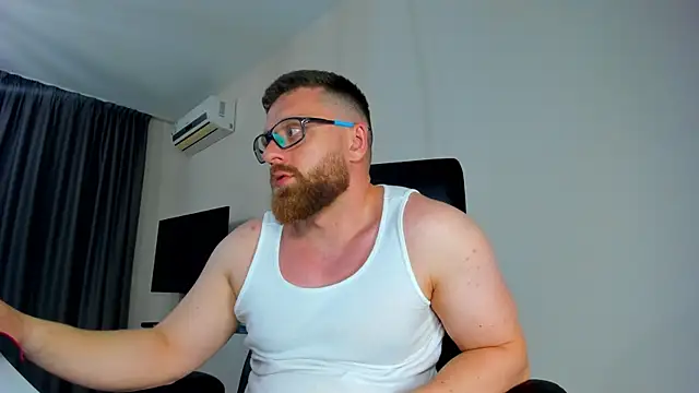 Snapshot of Findom_guy chatting on 04/28/26, 11:31 Findom guy online show from 04/28/26, 11:31