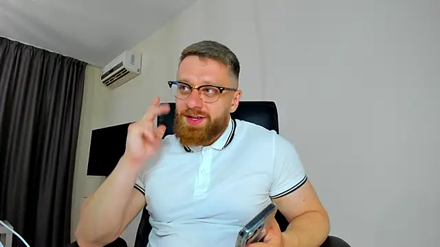 Snapshot of Findom_guy chatting on 04/12/26, 03:04 Findom guy online show from 04/12/26, 03:04