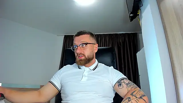 Snapshot of Findom_guy chatting on 07/08/26, 05:13 Findom guy online show from 07/08/26, 05:13